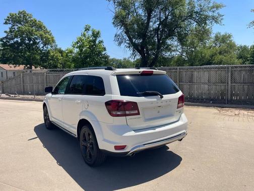 Vice White 2018 Dodge Journey Crossroad