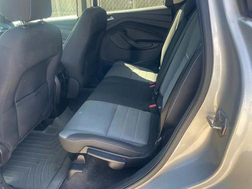 Ingot Silver Metallic 2013 Ford Escape SE
