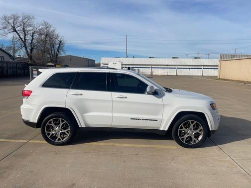 2018 Jeep Grand Cherokee Sterling Edition