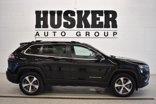 Diamond Black Crystal Pearlcoat 2019 Jeep Cherokee Limited