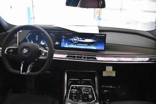 2025 BMW 740 i xDrive