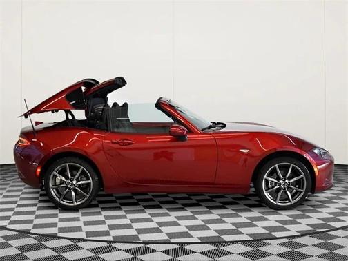 2022 Mazda MX-5 Miata RF Grand Touring