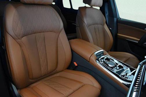 Gray Metallic 2026 BMW X7 M60i