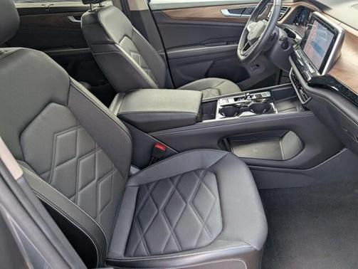 2024 Volkswagen Atlas 2.0T SE w/Technology 4MOTION