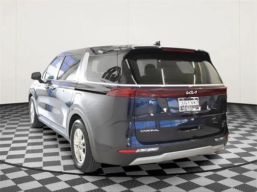 2023 Kia Carnival LX