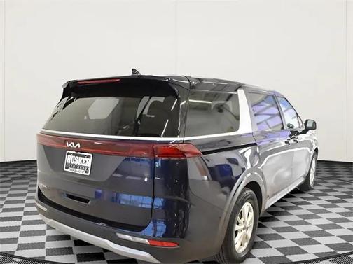 2023 Kia Carnival LX