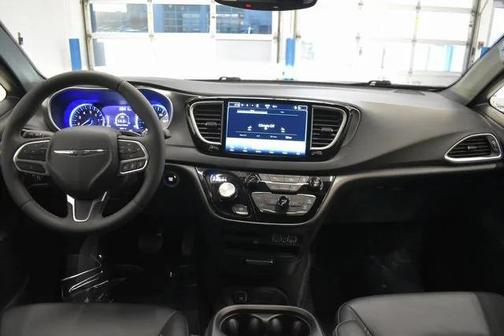 2025 Chrysler Pacifica L
