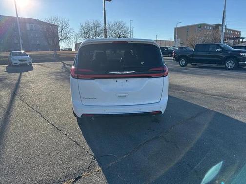 2025 Chrysler Pacifica L