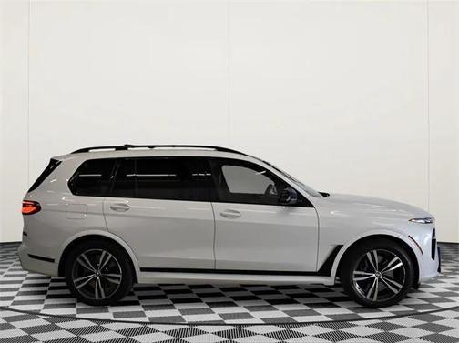 2024 BMW X7 M60i