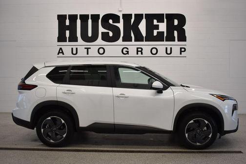 White Pearl 2025 Nissan Rogue SV