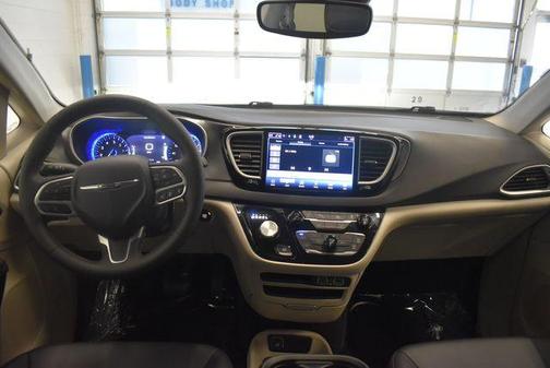 Bright White Clearcoat 2024 Chrysler Pacifica Touring L