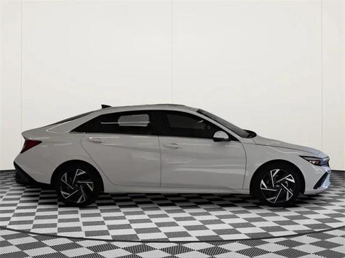2025 Hyundai ELANTRA HEV Limited