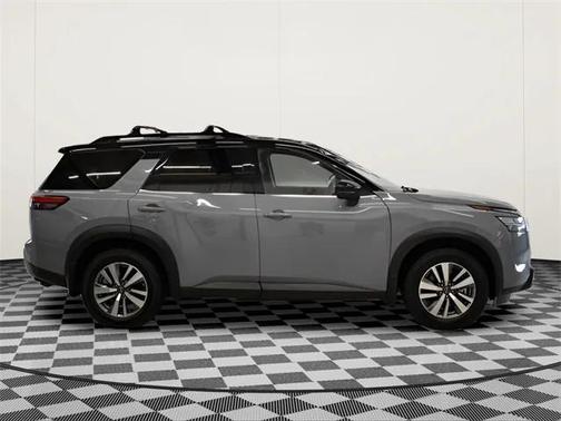 2022 Nissan Pathfinder SL 4WD