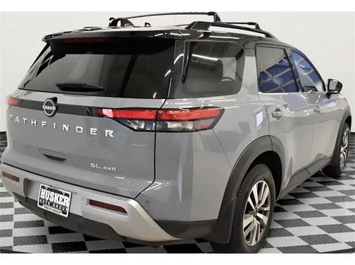 2022 Nissan Pathfinder SL 4WD