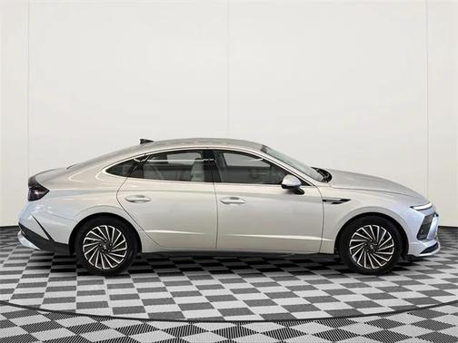 2025 Hyundai SONATA Hybrid SE