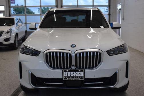White Metallic 2026 BMW X5 xDrive40i