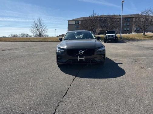 2025 Volvo S60 B5 Core