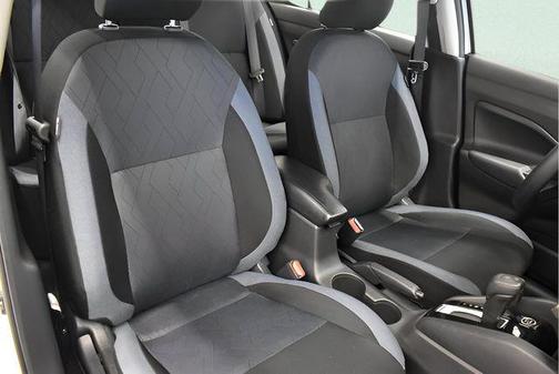 Aspen White Tricoat 2025 Nissan Versa 1.6 SV