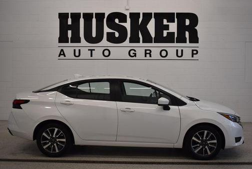 Aspen White Tricoat 2025 Nissan Versa 1.6 SV