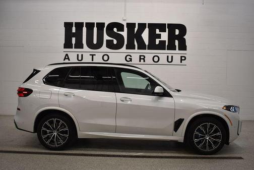 Mineral White Metallic 2026 BMW X5 xDrive40i