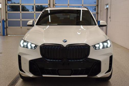 Mineral White Metallic 2026 BMW X5 xDrive40i