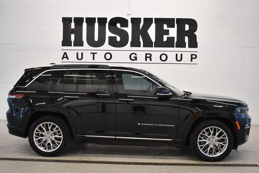Diamond Black Crystal Pearlcoat 2023 Jeep Grand Cherokee 4xe Summit