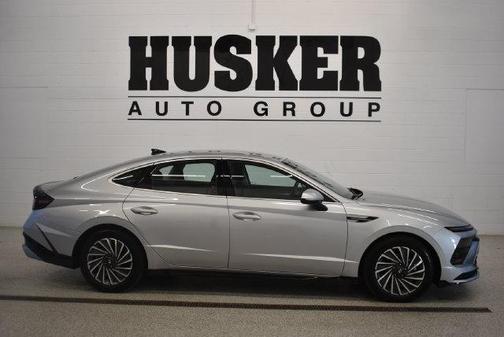 Aero Silver 2025 Hyundai SONATA Hybrid SE