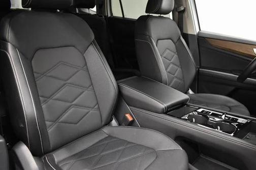 2025 Volkswagen Atlas 2.0T SE w/Technology 4MOTION