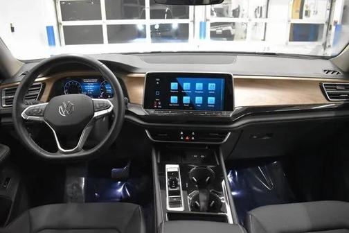 2025 Volkswagen Atlas 2.0T SE w/Technology 4MOTION