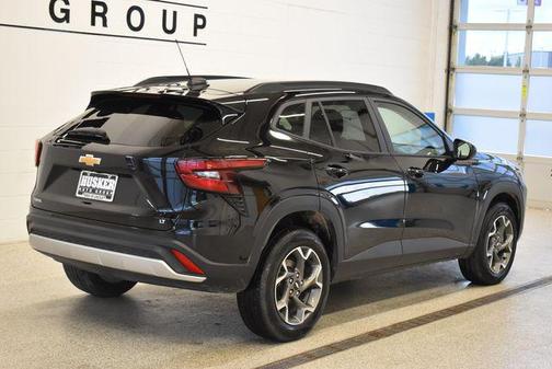 Mosaic Black 2025 Chevrolet Trax LT