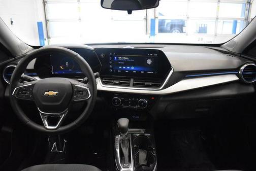 Mosaic Black 2025 Chevrolet Trax LT