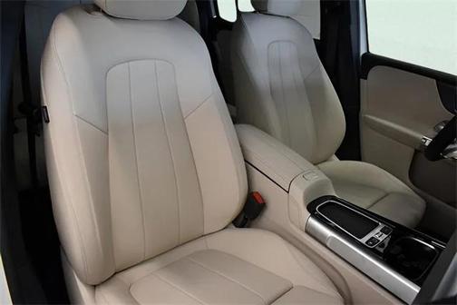 2025 Mercedes-Benz GLB 250 4MATIC