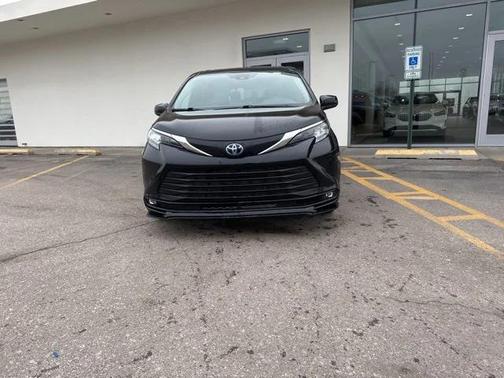 2025 Toyota Sienna XLE