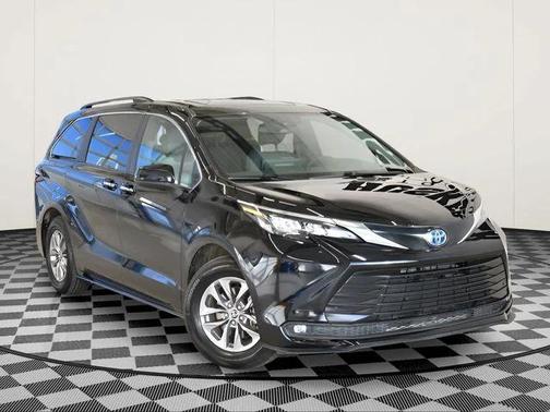 2025 Toyota Sienna XLE
