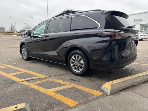 2025 Toyota Sienna XLE