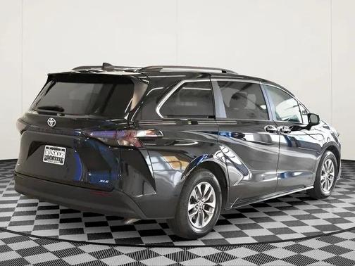 2025 Toyota Sienna XLE