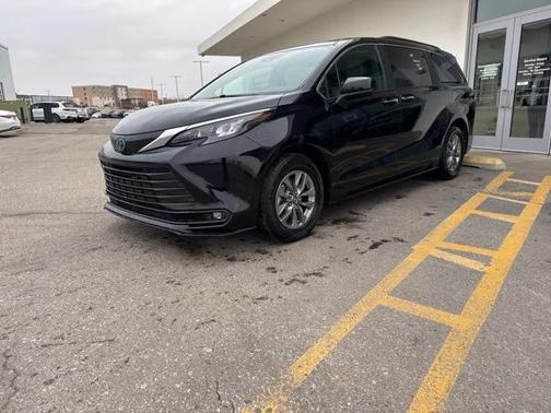 2025 Toyota Sienna XLE