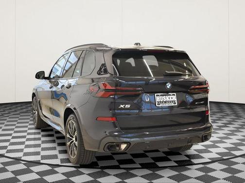 Carbon Black Metallic 2026 BMW X5 xDrive40i