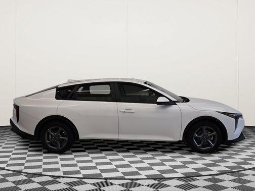 Snow White Pearl 2025 Kia K4 LXS