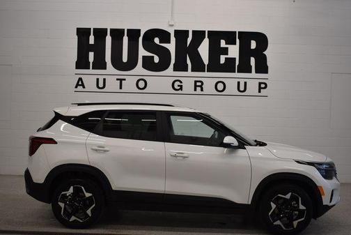 Snow White Pearl 2025 Kia Seltos S