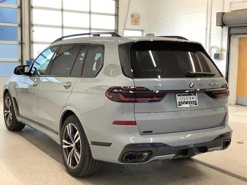 Brooklyn Grey Metallic 2026 BMW X7 M60i