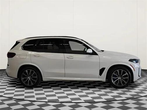 Alpine White 2026 BMW X5 PHEV xDrive50e