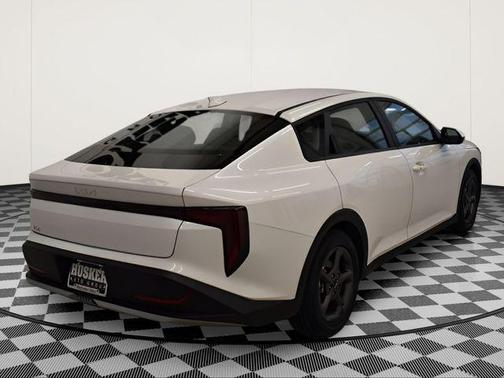 Snow White Pearl 2025 Kia K4 LXS