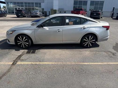 2021 Nissan Altima SR FWD
