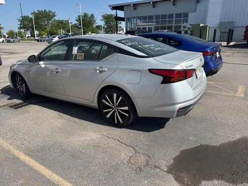 2021 Nissan Altima SR FWD