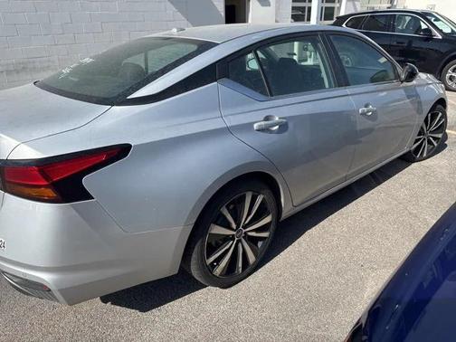 2021 Nissan Altima SR FWD