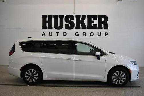 2023 Chrysler Pacifica Hybrid Touring L