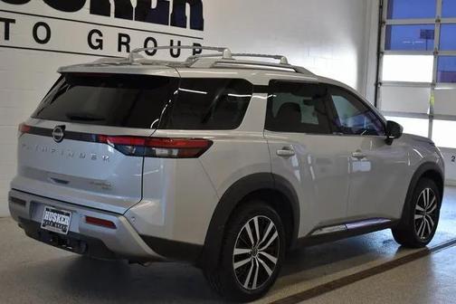 2023 Nissan Pathfinder Platinum 4WD