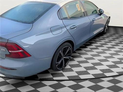 2024 Volvo S60 B5 Core Dark Theme