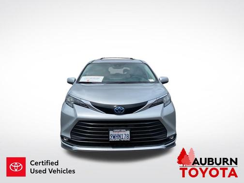 Celestial Silver Metallic 2025 Toyota Sienna XLE